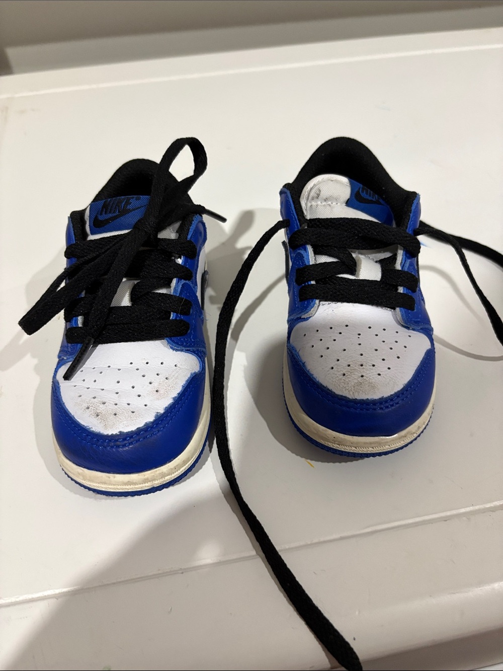 Nike Kids White and Blue Low-Top Sneakers with Black Laces